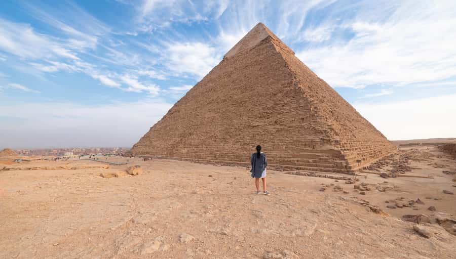 Hurghada: Cairo Pyramids, Sphinx, Museum & Bazaar Day Tour - Guides, drivers, and the human side of the day