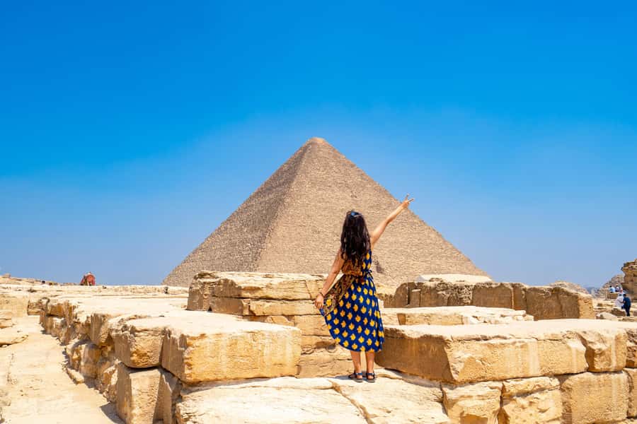 Hurghada: Cairo Pyramids, Sphinx, Museum & Bazaar Day Tour - The Great Pyramid and the Giza Plateau