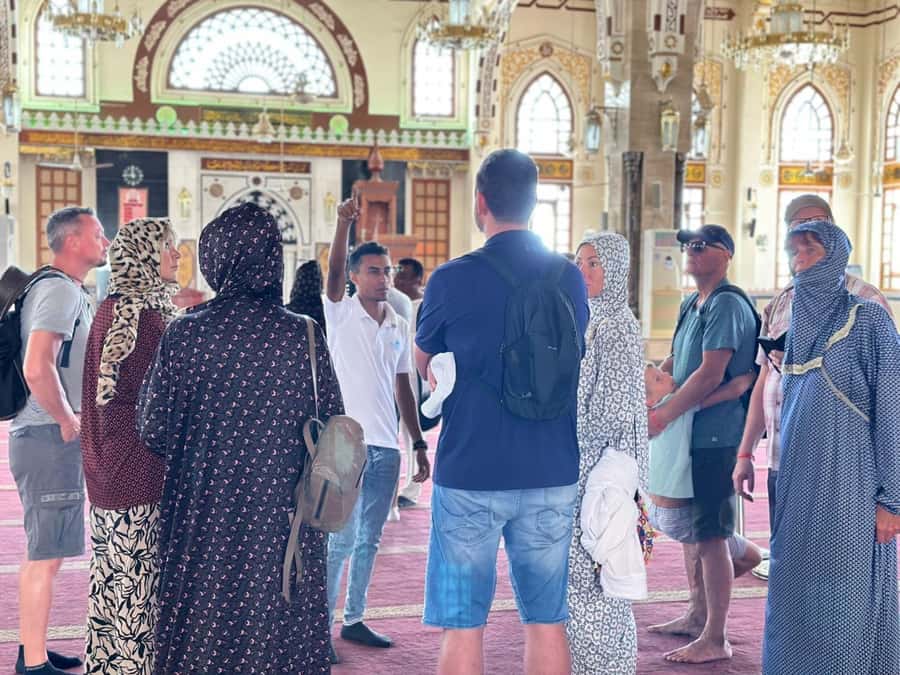 Hurghada: City Guided Tour with Local Market Stop - What the guides add to the experience