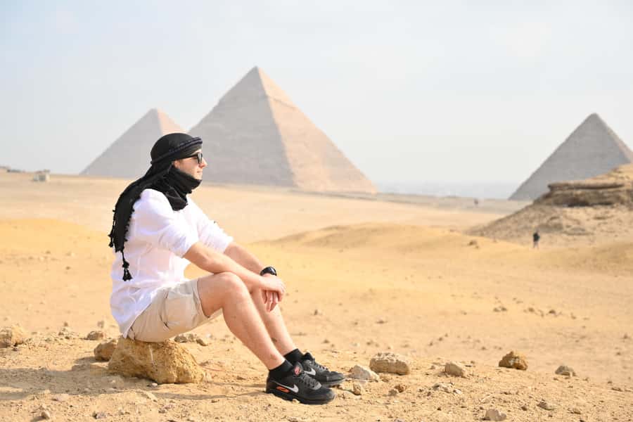 Hurghada: Giza Pyramids, Sphinx, Museum & Old Souq Day Trip - The Giza Plateau and the Great Pyramid