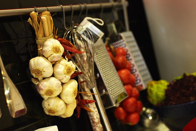 Interactive Paella & Market: Bottomless Wine & Rambla Views - Who should book this class?