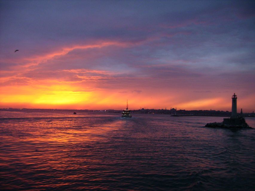 Istanbul: Afternoon Bosphorus Cruise and Spice Bazaar Tour - From market lanes to the Bosphorus