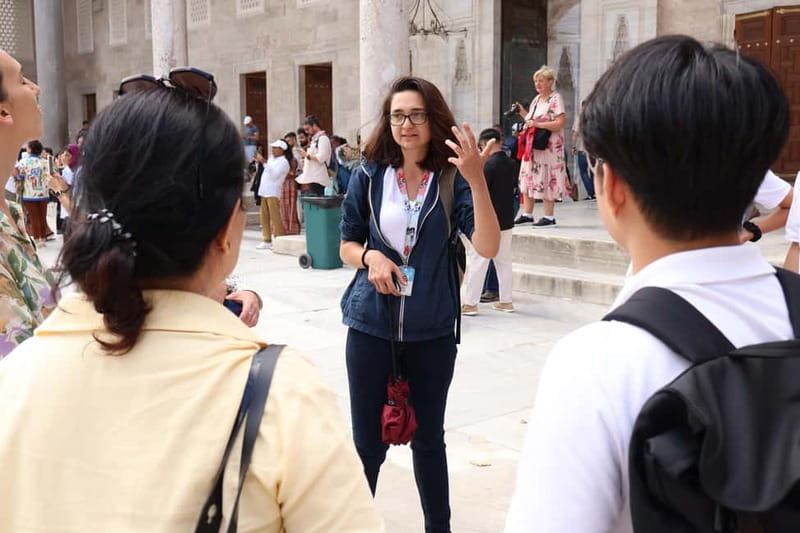 Istanbul: Blue Mosque, Basilica Cistern & Spice Bazaar Tour - What the guide adds to the experience