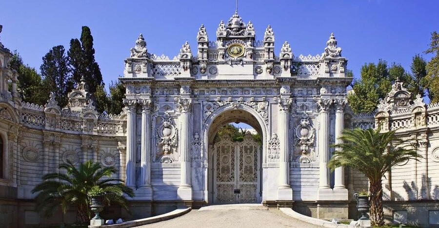 Istanbul: Dolmabahce Palace and Grand Bazaar Tour - Key points at a glance