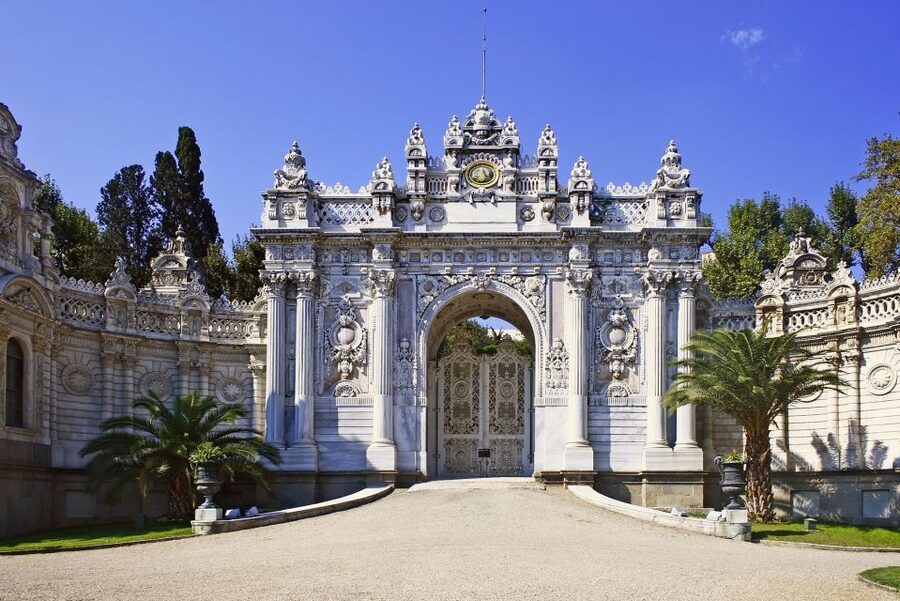 Istanbul: Dolmabahce Palace and Grand Bazaar Tour - The Grand Bazaar changes the mood