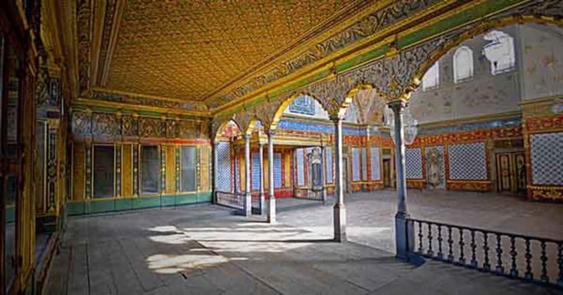 Istanbul: Guided Topkapi and Grand Bazaar with Small Group - Who will enjoy this four-hour tour?