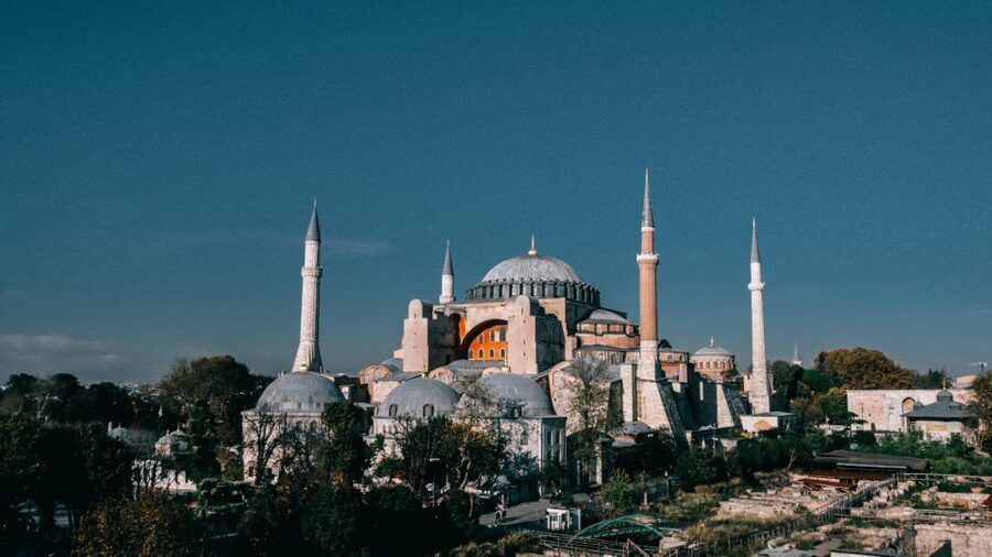 Istanbul: Hagia Sophia, Blue Mosque, Cistern & Bazaar Tour - Why this five-hour walk works well in Sultanahmet
