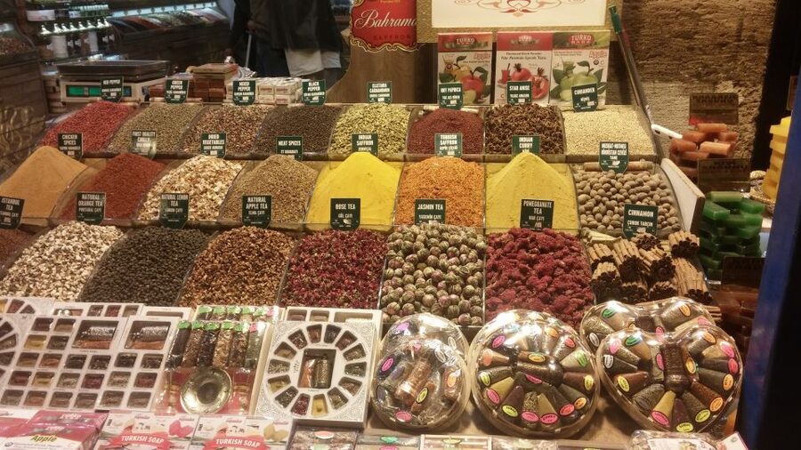 Istanbul: Morning Bosphorus Boat Tour with Spice Bazaar - Key points at a glance