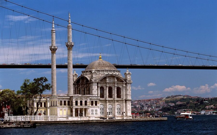 Istanbul: Morning Bosphorus Boat Tour with Spice Bazaar - Who should book this morning tour?