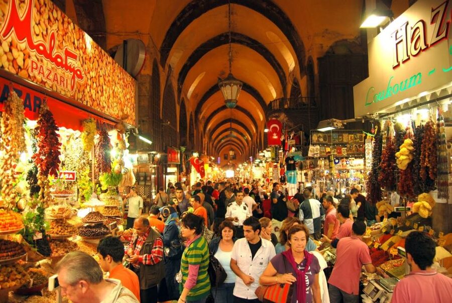 Istanbul: Morning Bosphorus Boat Tour with Spice Bazaar - From market lanes to the waterfront