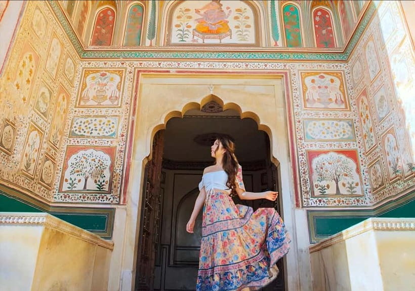 Jaipur: Half-Day Guided Sightseeing Tour with Flower Market - Jal Mahal is a quick, beautiful pause