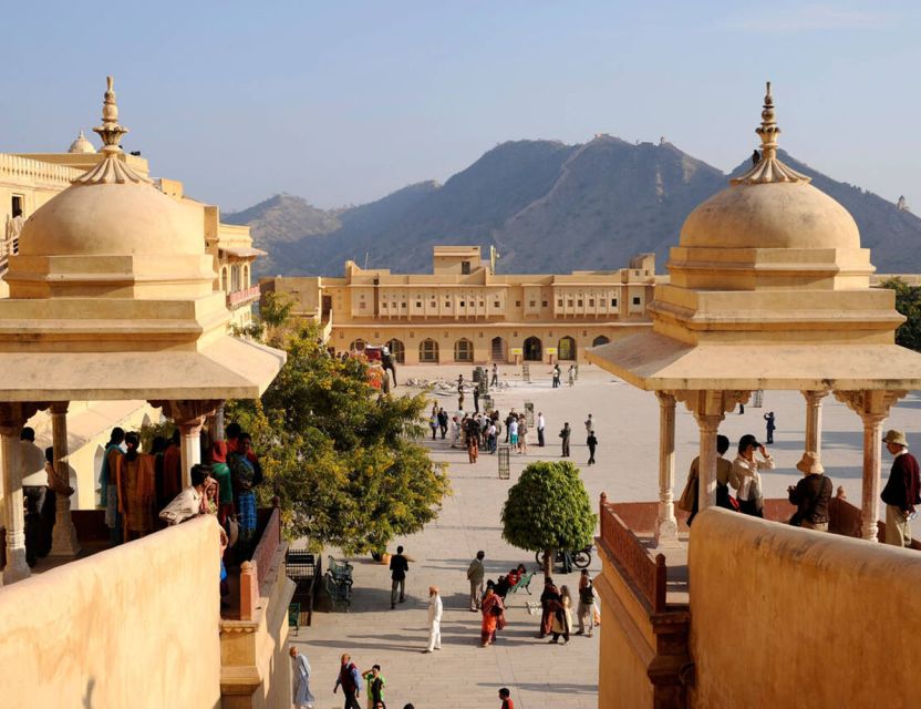 Jaipur Sightseeing by Tuk-Tuk: Temples, Palaces & Markets - Jaipur’s markets and local craft stops
