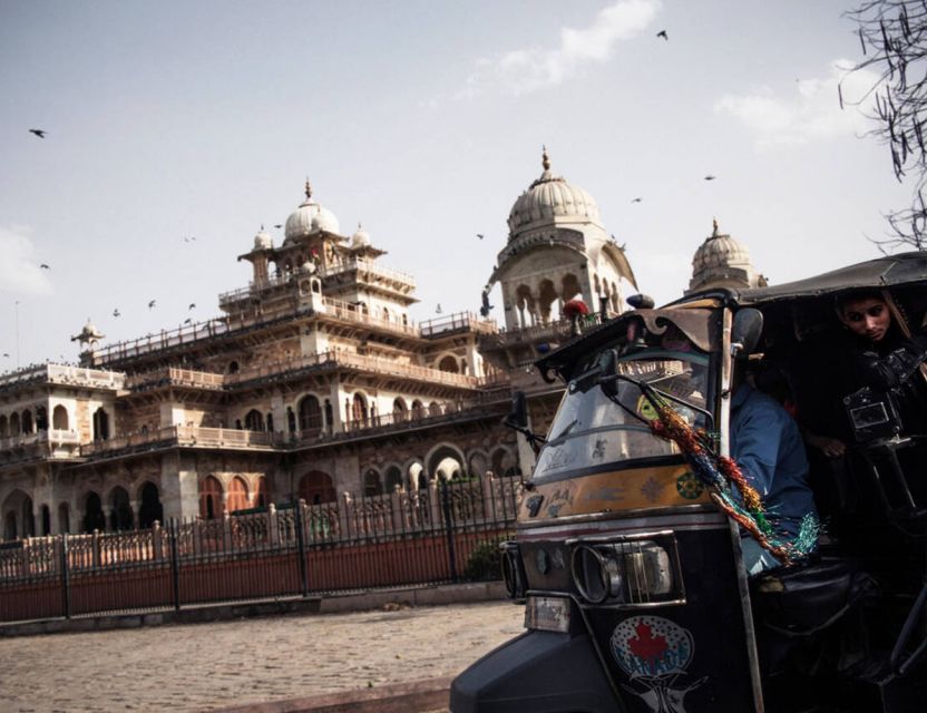 Jaipur Sightseeing by Tuk-Tuk: Temples, Palaces & Markets - Lunch in Jaipur: time to reset