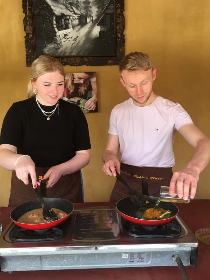 Jambangan bali cooking class with morning market tour - Eating in the warung and garden