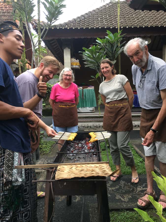Jambangan bali cooking class with morning market tour - Group size, language, and the pace of the morning