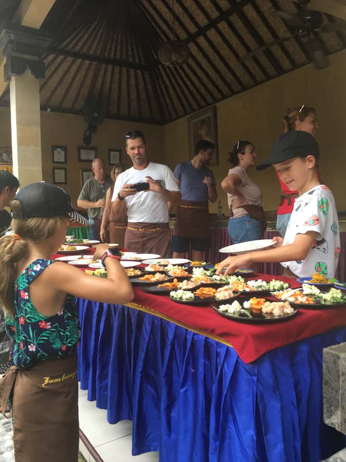 Jambangan bali cooking class with morning market tour - Rice fields and a working village