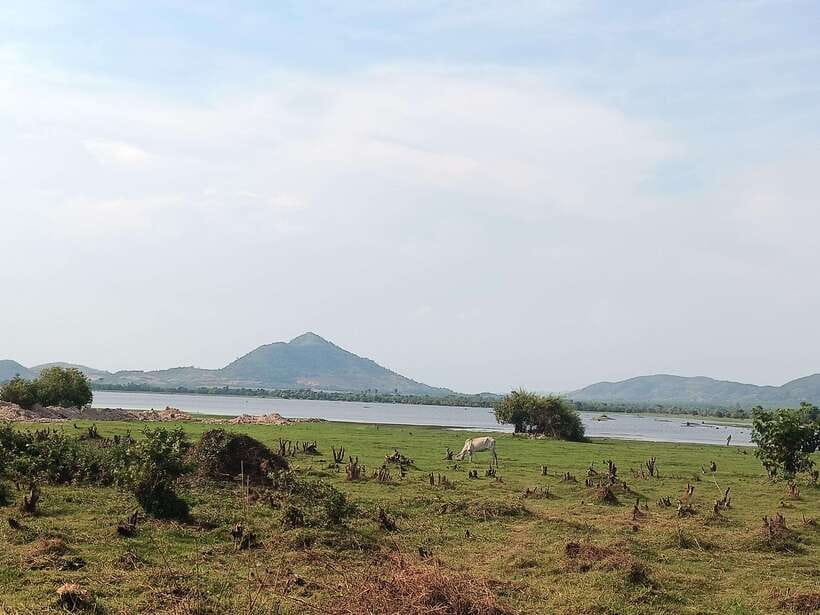 Kampot Countryside include Pepper farm,Kep crab market beach - Brateak Krola Lake and a painful chapter