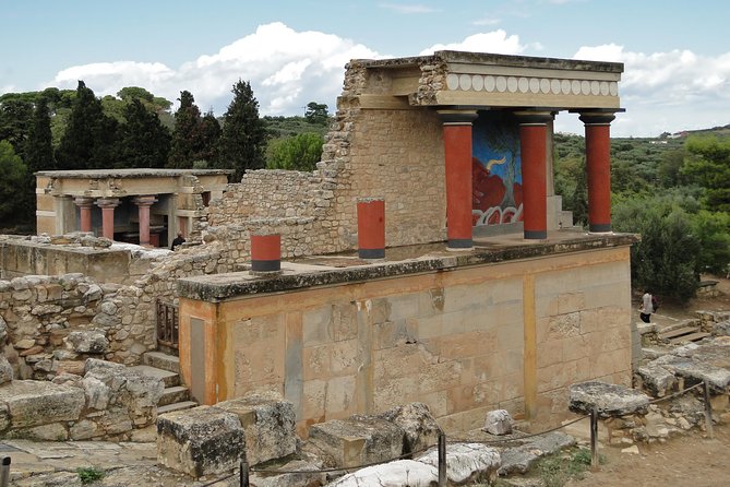 Knossos Palace guided tour - Heraklion City tour + market - What two hours at Knossos really feels like