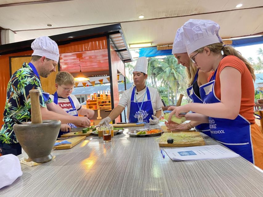 Ko Lanta: Thai Cooking Class with Market Tour and Dinner - Chef Pak makes the class approachable