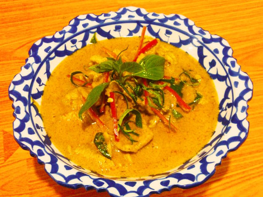 Ko Lanta: Thai Cooking Class with Market Tour and Dinner - Fruit and vegetable carving is a different kind of class