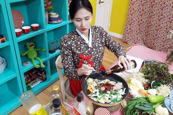 Korean Cooking Class with Grocery Shopping at Seoul Local Market - Why the small group limit matters