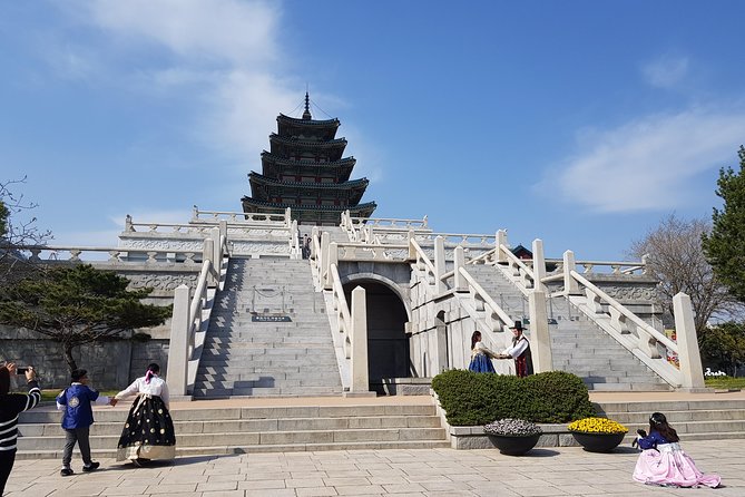 Korean Palace and Market Tour in Seoul Including Insadong and Gyeongbokgung Palace - Changdeokgung Palace and the Rear Garden