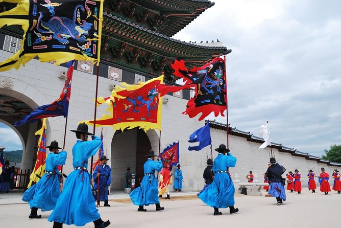Korean Palace and Market Tour in Seoul Including Insadong and Gyeongbokgung Palace - Insadong’s antique lanes and tea houses