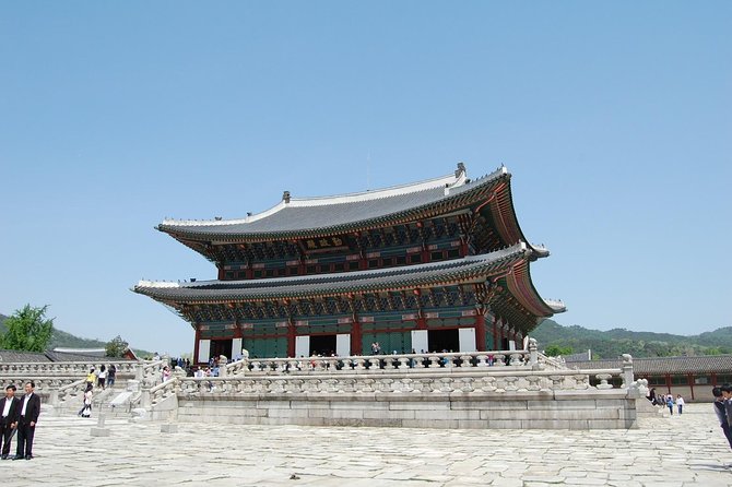 Korean Palace and Market Tour in Seoul Including Insadong and Gyeongbokgung Palace - Namdaemun Market and the final shopping hour