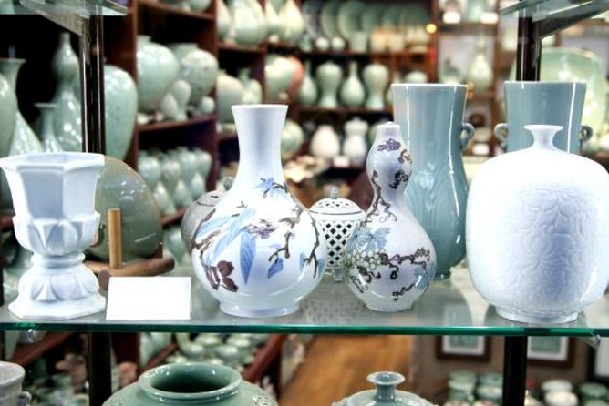 Korean Palace and Market Tour in Seoul Including Insadong and Gyeongbokgung Palace - Guides make the biggest difference