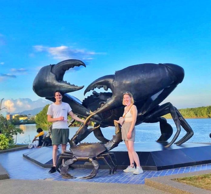 Krabi: Private Sunset Boat Trip and Night Market Tour - How the guides affect the evening
