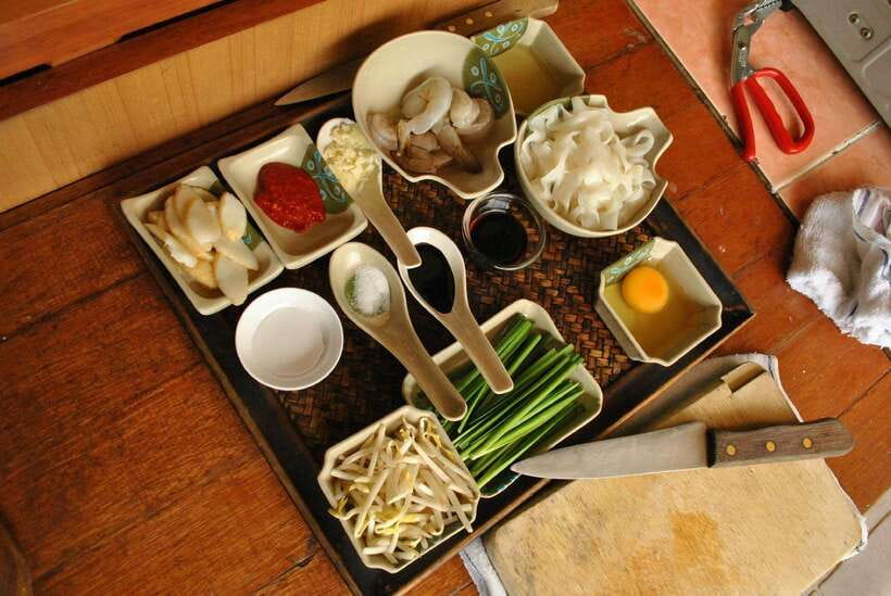 Kuala Lumpur: Malaysian Cooking Class with Market Tour - Build a three-course Malaysian lunch