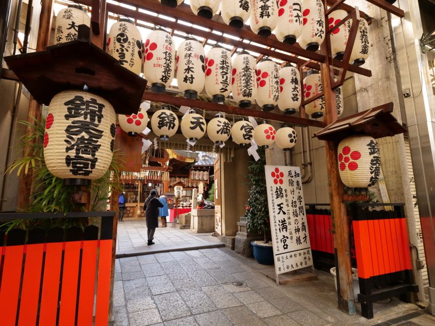 Kyoto: Nishiki Market Brunch Walking Tour-7 Tastings+Brunch - Entering Nishiki Market, Kyoto’s food corridor