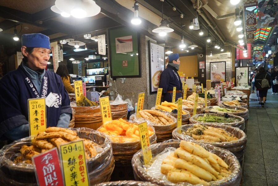 Kyoto: Nishiki Market Brunch Walking Tour-7 Tastings+Brunch - The guides make the difference