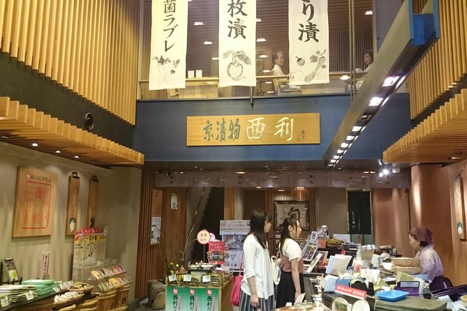 Kyoto Nishiki Market Food and Culture Walking Tour - Takoyakushido Eifukuji Temple: an everyday religious stop