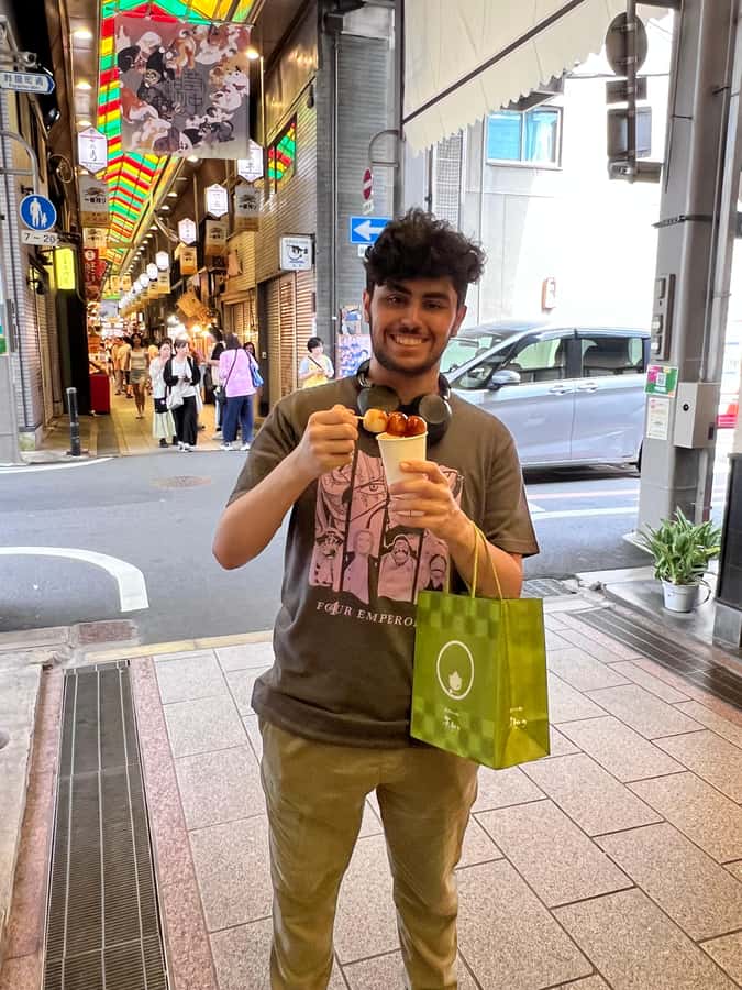 Kyoto: Nishiki Market Food Tour with Local Guide - Entering Kyoto’s five-block food market