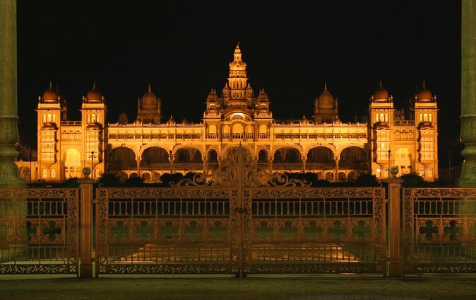 Lalbagh+Bull Temple+Tipu Palace+Market+Lunch=Bangalore City Tour - Key points at a glance