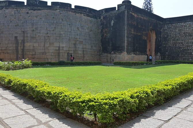 Lalbagh+Bull Temple+Tipu Palace+Market+Lunch=Bangalore City Tour - Tipu Sultan’s Palace and the old royal quarter