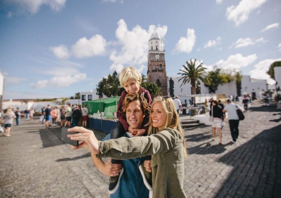 Lanzarote: Teguise Handicraft Market and La Graciosa Island - Choosing your free time on La Graciosa