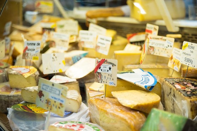 Local Food Market Walking Tour near the Marais - The outdoor stalls and antique dealers