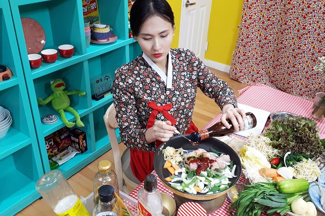 Local Home Korean Cooking Class & Market Adventure in Seoul - Starting at Mangwon Station and entering local Seoul