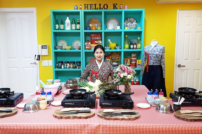 Local Home Korean Cooking Class & Market Adventure in Seoul - Should you book the Mangwon cooking experience?