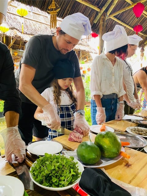 Local market, Basket boat, crab fishing & cooking class - What the $28 price really covers