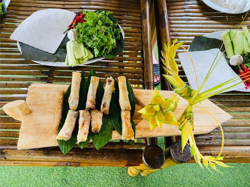 Local market, Basket boat, crab fishing & cooking class - Who will enjoy this outing most