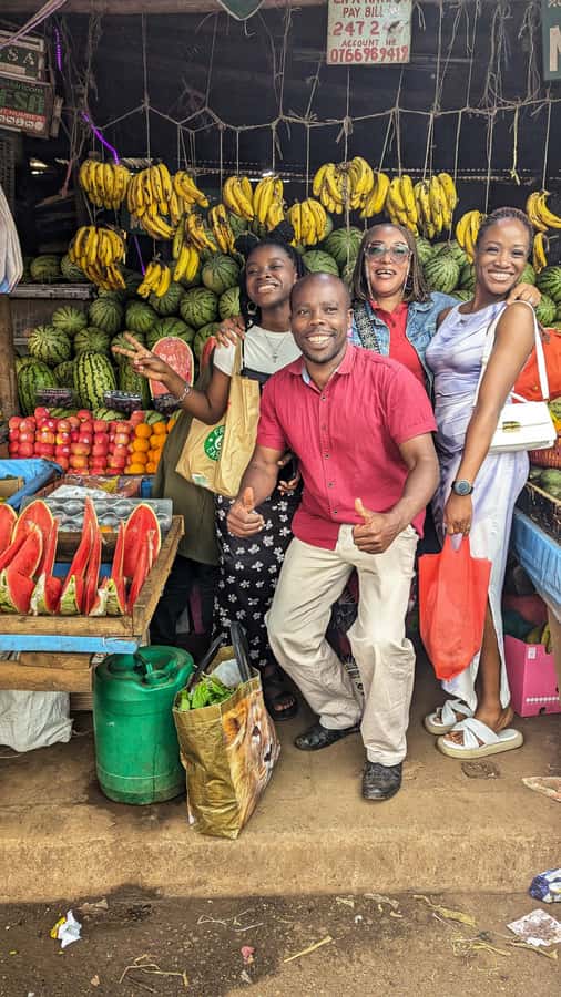 Local Market Tour and Traditional Meal Cooking Class - Eat together and talk about everyday food