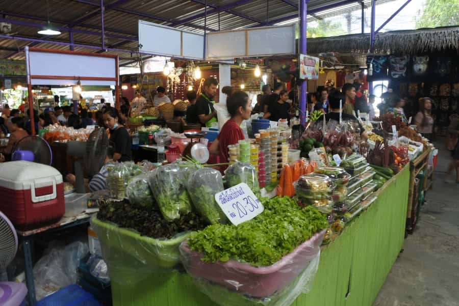 Local Weekend Markets: Khlong Lat Mayom & Chatuchak Tour - Chatuchak in the afternoon: huge, useful, and sometimes tiring