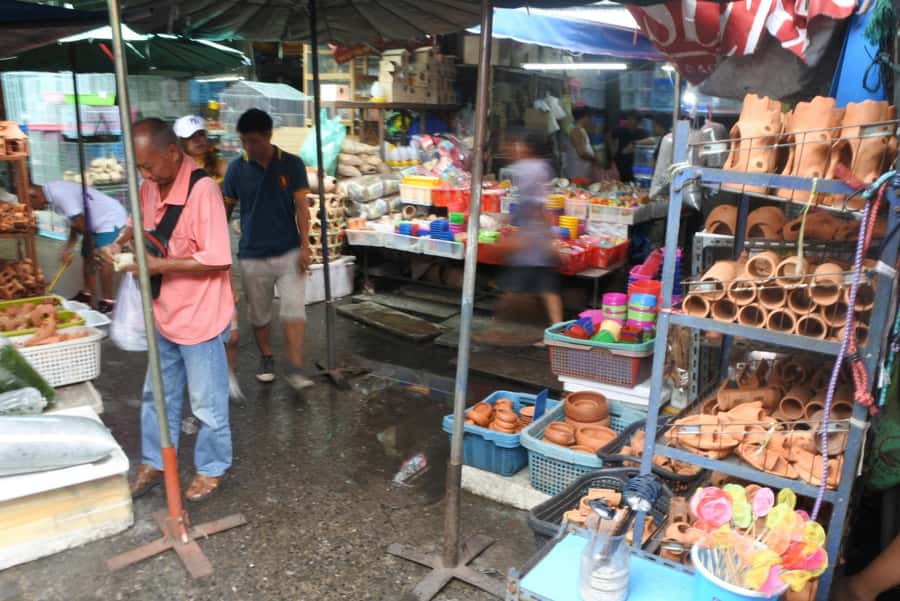 Local Weekend Markets: Khlong Lat Mayom & Chatuchak Tour - Who should book this experience
