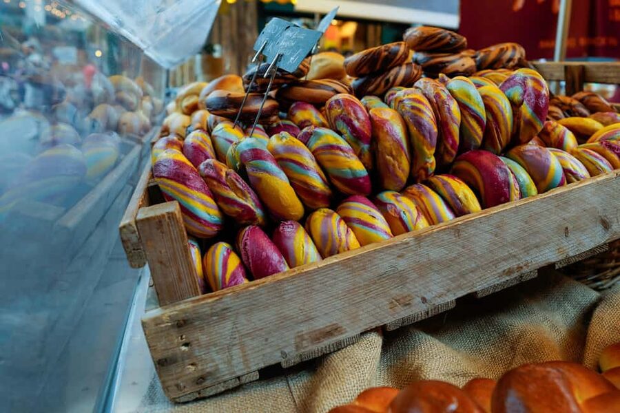 London: Camden Market Food Tour with 7 Street Food Tastings - What guides add beyond the food