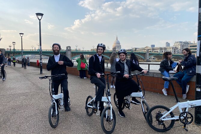 London E-Bike tour & Borough market - Starting at Blackfriars and getting ready to ride