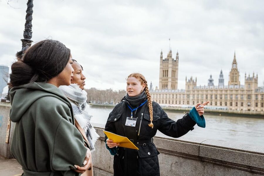 London: Notting Hill, Highlights & Markets Private Tour - Trafalgar Square and the smallest police station