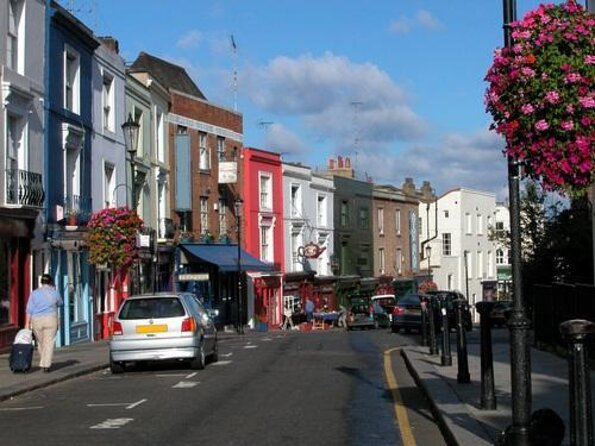 London Private Walking Tour: Notting Hill, Highlights & Markets - Key points at a glance